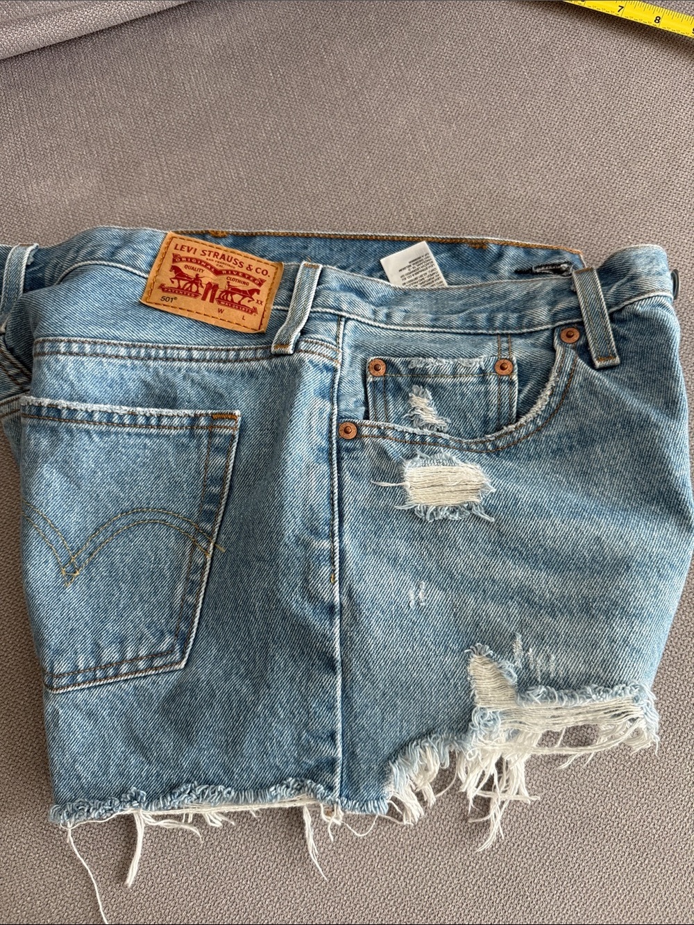 Levi’s Classic Distressed Denim Shorts Light Blue Size 28